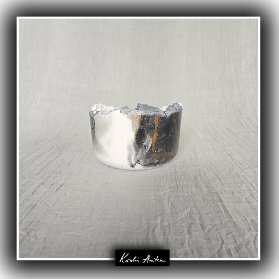 Large Gray-White Concrete Cylinder - Scent: Enchanced Forest
