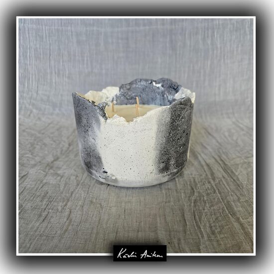 Large Grey-White Concrete Cylinder (45 h). Scent: Enchanted Forest