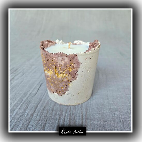 Small Tumbler (15 h). Scent: Amber and Patchouli