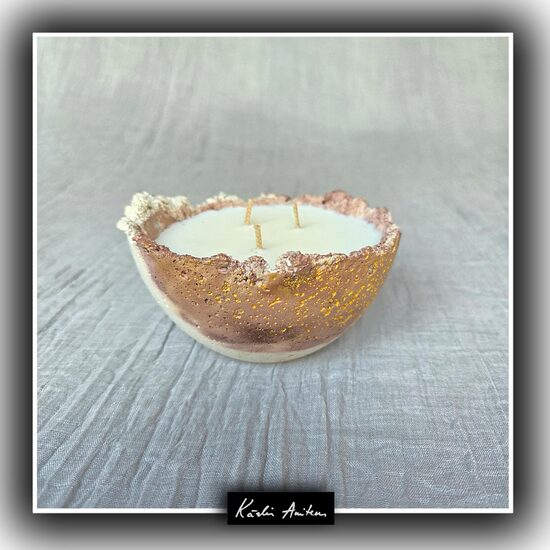 Small Bowl (20 h). Scent: Amber and Patchouli