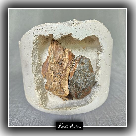 Giant Cylinder (55 h). Scent: Amber