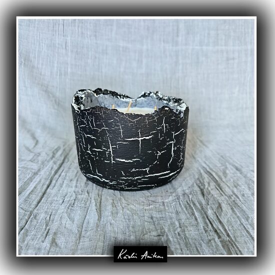 Timeless Hue. Black Cylinder (45h). Aroma: Noble Lemon