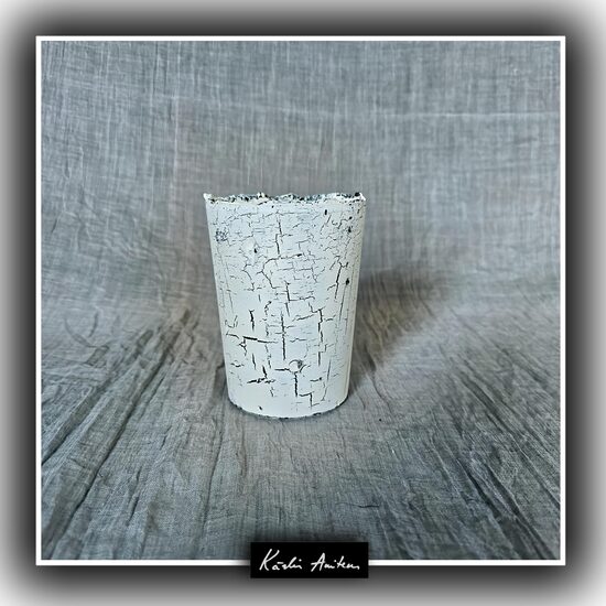 Timeless Hue. White Tumbler (20h). Aroma: Plums and Rhubarb