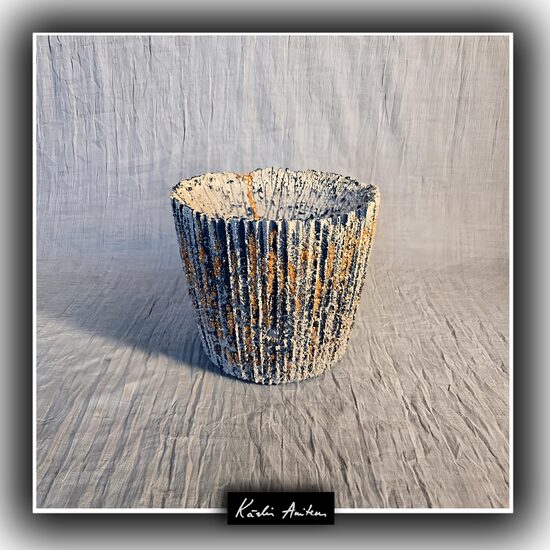 Trauks beramajai svecei no kolekcijas "Līvu zilais zelts"