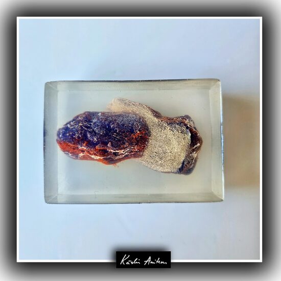 Splitstone. Scent: Litsea, Acacia